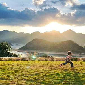 穿开档丝袜操逼逼
